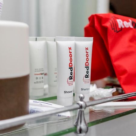 Reddoorz Near Hermes Place Polonia Медан Екстериор снимка