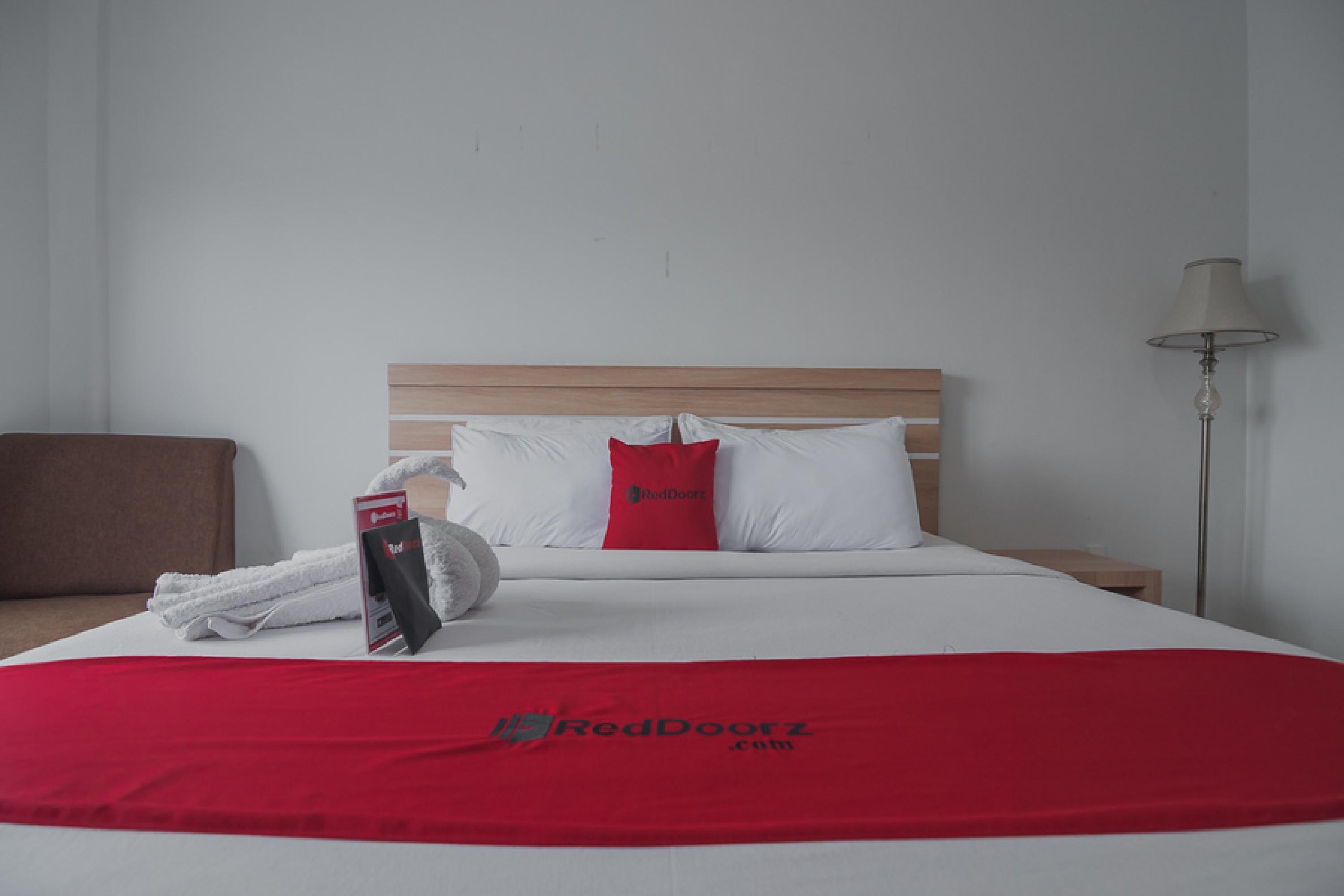 Reddoorz Near Hermes Place Polonia Медан Екстериор снимка