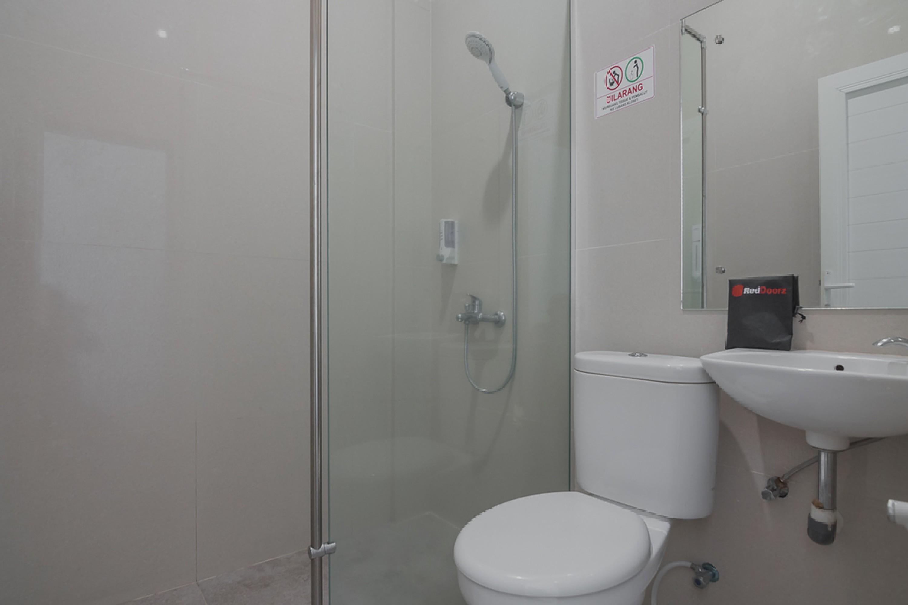 Reddoorz Near Hermes Place Polonia Медан Екстериор снимка