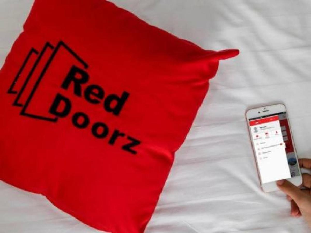 Reddoorz Near Hermes Place Polonia Медан Екстериор снимка
